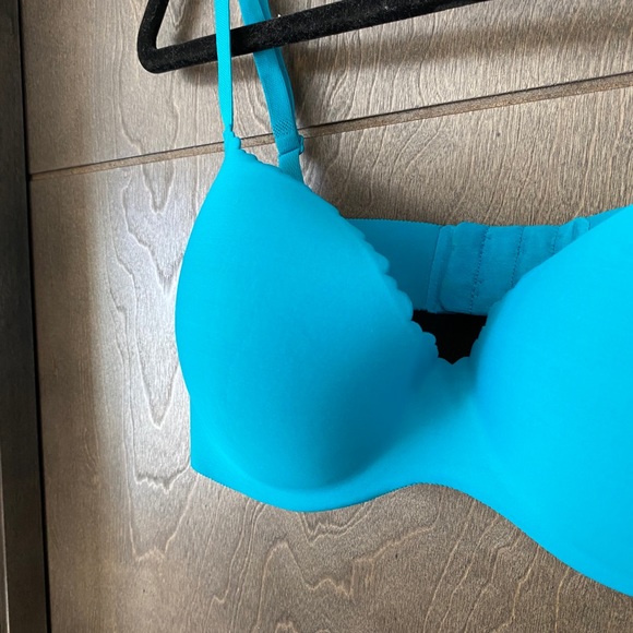 La Senza Scalloped Edge Bra - Picture 2 of 4